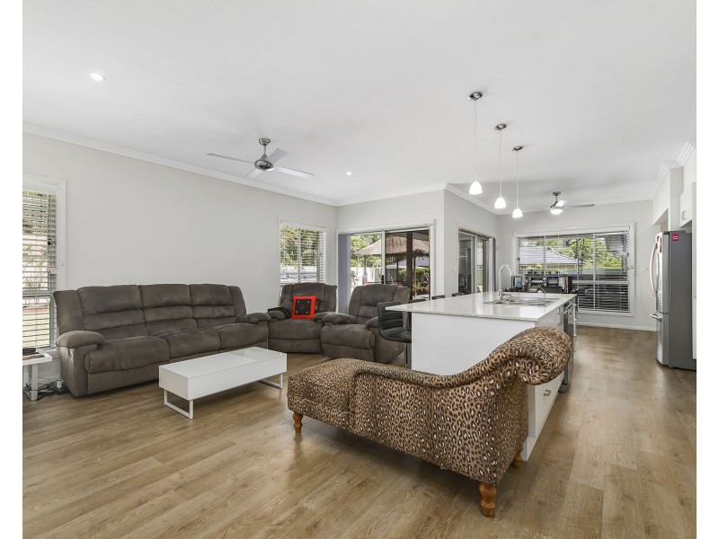 25 Lakeside Way, Lake Cathie NSW 2445