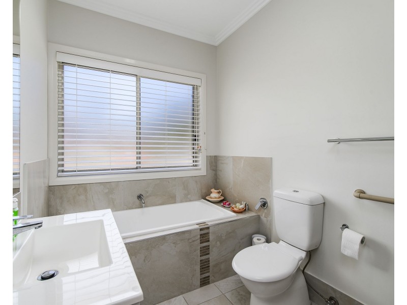 25 Lakeside Way, Lake Cathie NSW 2445