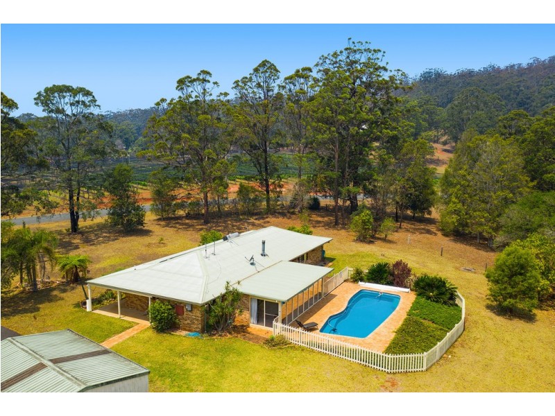252 Long Point Drive, Lake Cathie NSW 2445