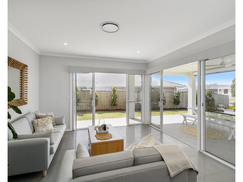 33 Sovereign Drive, Thrumster NSW 2444