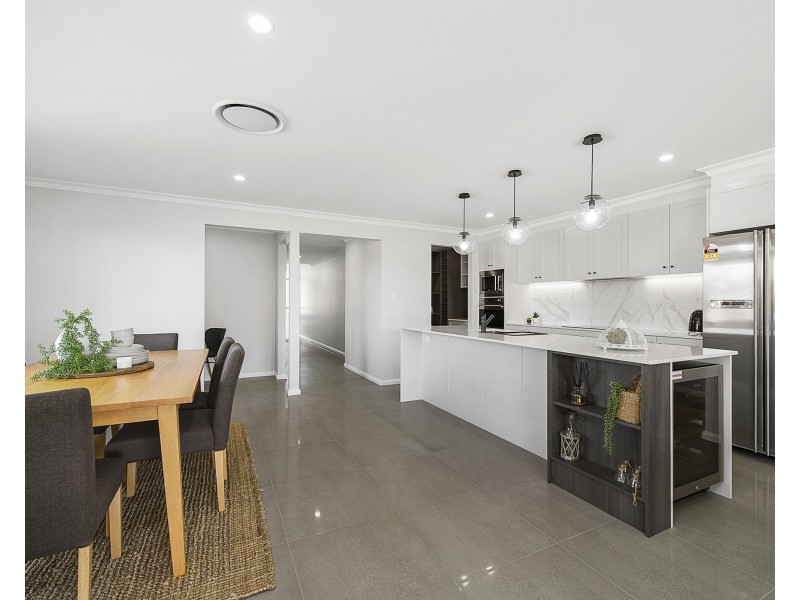 33 Sovereign Drive, Thrumster NSW 2444