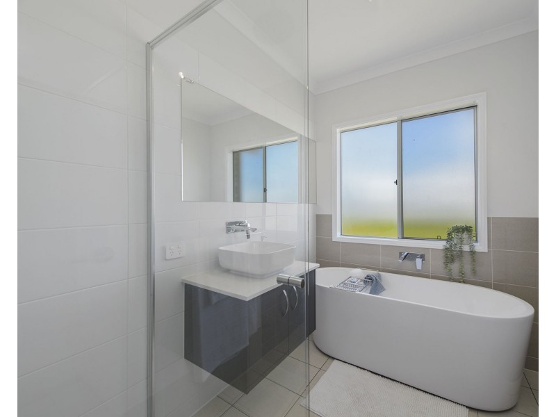 16 Scott Street, Thrumster NSW 2444