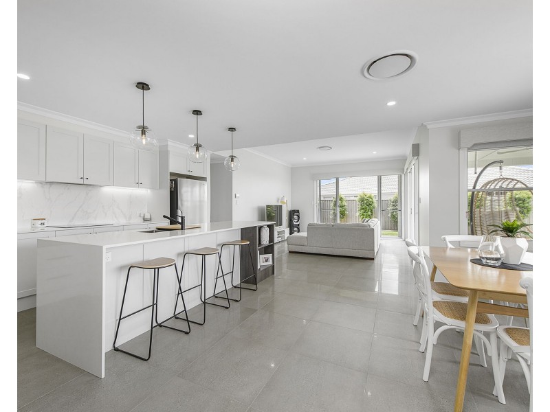 33 Sovereign Drive, Thrumster NSW 2444