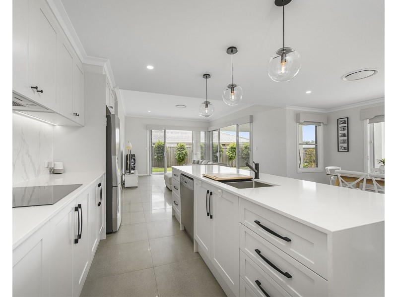 33 Sovereign Drive, Thrumster NSW 2444