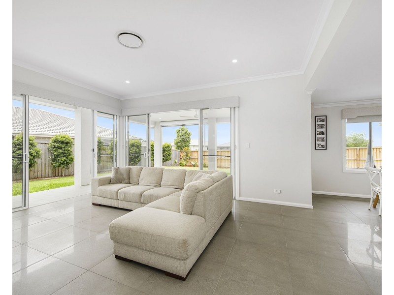 33 Sovereign Drive, Thrumster NSW 2444