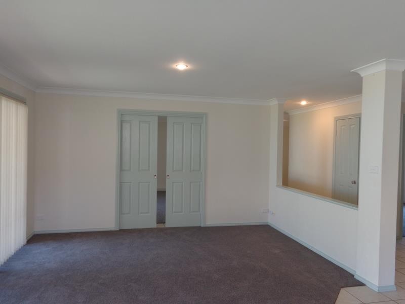 19 SOLANDER PLACE, Lake Cathie NSW 2445