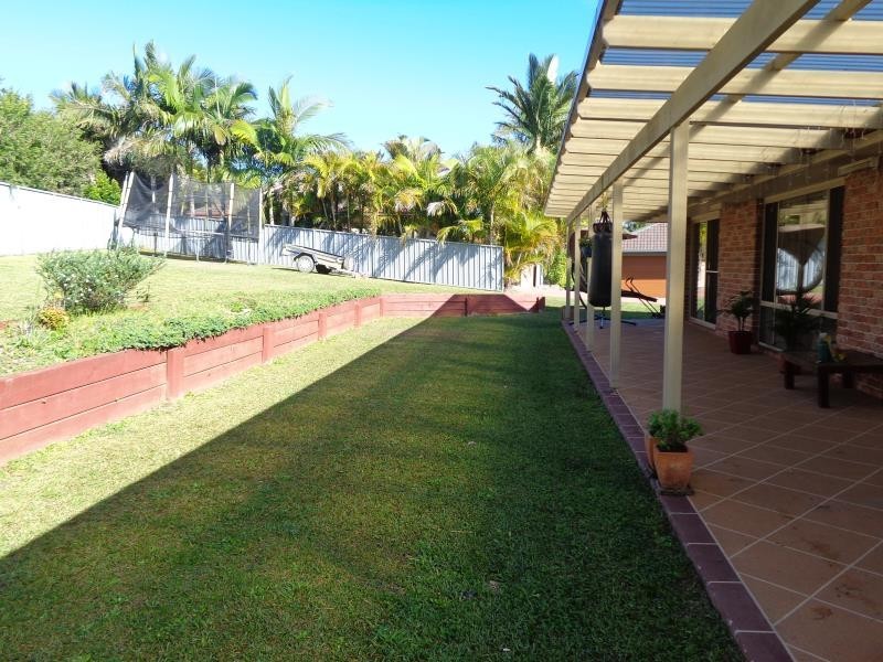 19 SOLANDER PLACE, Lake Cathie NSW 2445