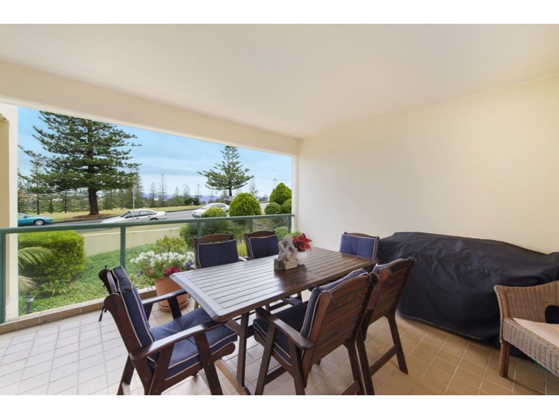 2/18 Burrawan Street, Port Macquarie NSW 2444