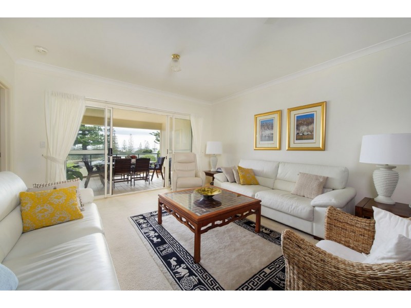 2/18 Burrawan Street, Port Macquarie NSW 2444