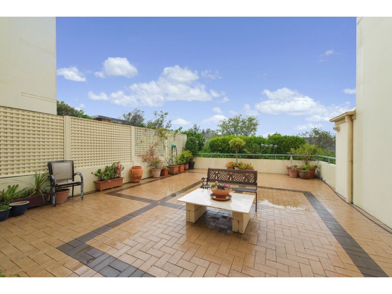 2/18 Burrawan Street, Port Macquarie NSW 2444