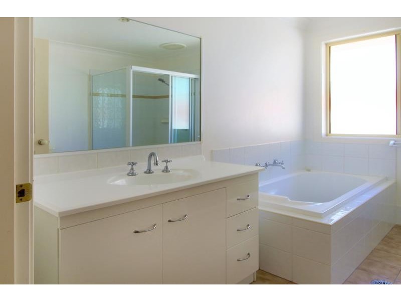 32 DEAKIN CLOSE, Port Macquarie NSW 2444