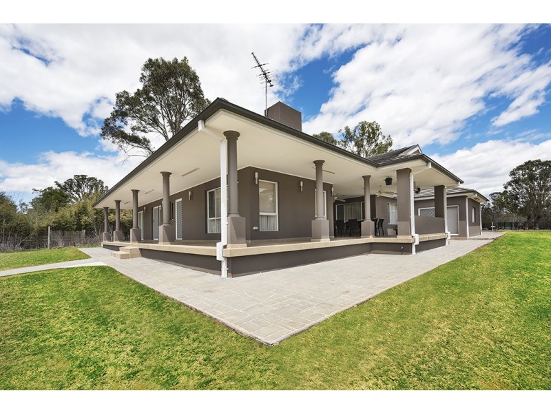 154 Barry Avenue, Catherine Field NSW 2557