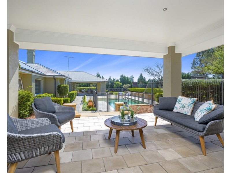 17 Twin Creeks Drive, Luddenham NSW 2745