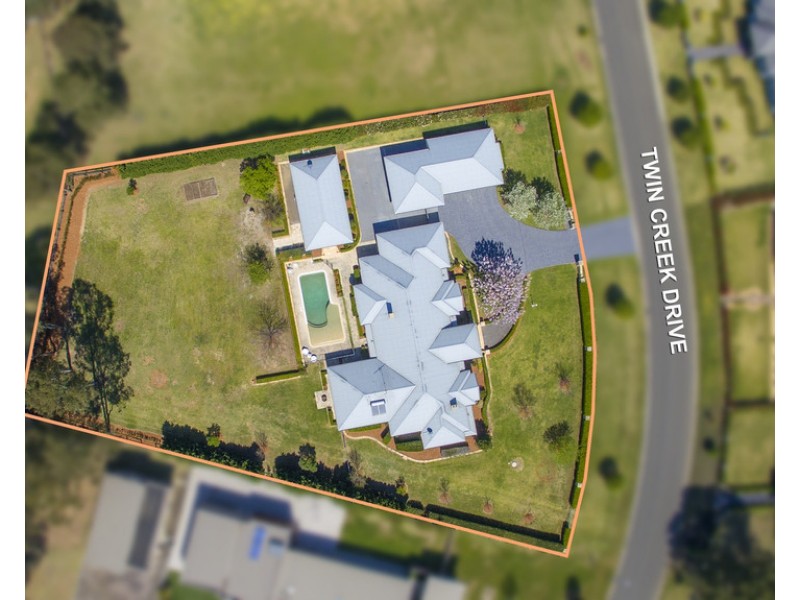 17 Twin Creeks Drive, Luddenham NSW 2745