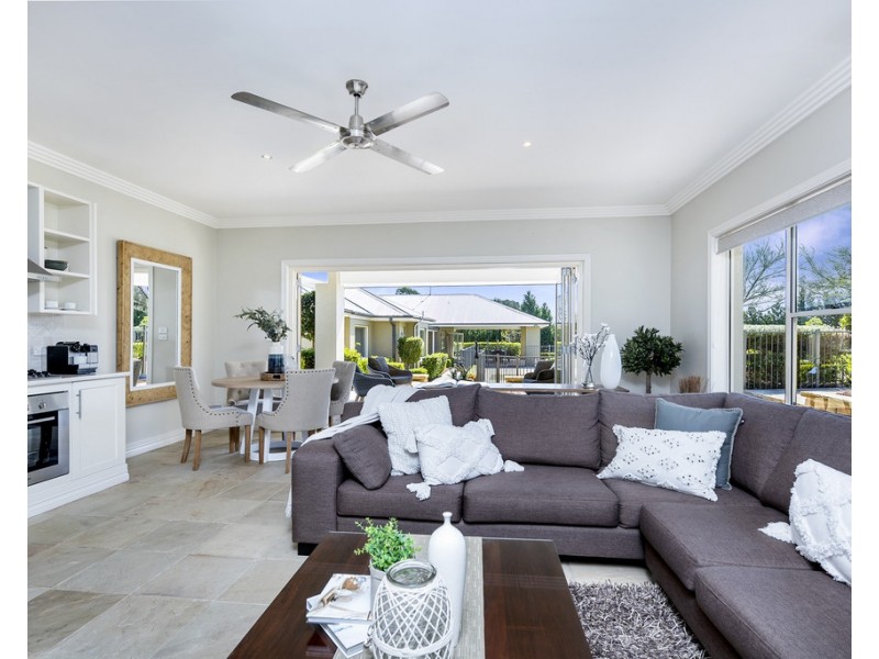 17 Twin Creeks Drive, Luddenham NSW 2745