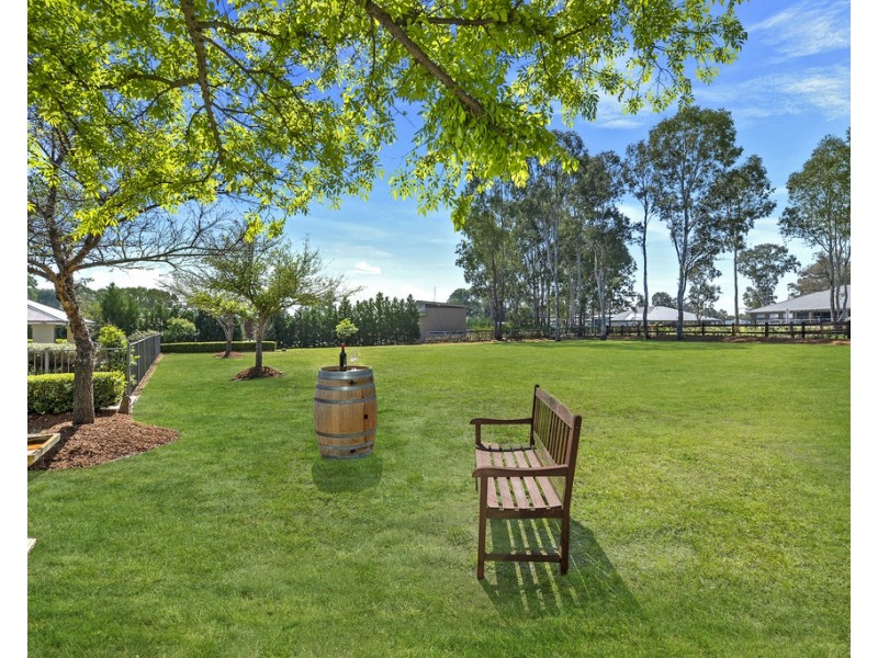 17 Twin Creeks Drive, Luddenham NSW 2745