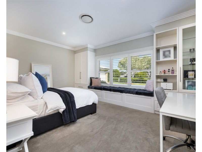 17 Twin Creeks Drive, Luddenham NSW 2745