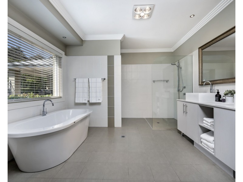 17 Twin Creeks Drive, Luddenham NSW 2745