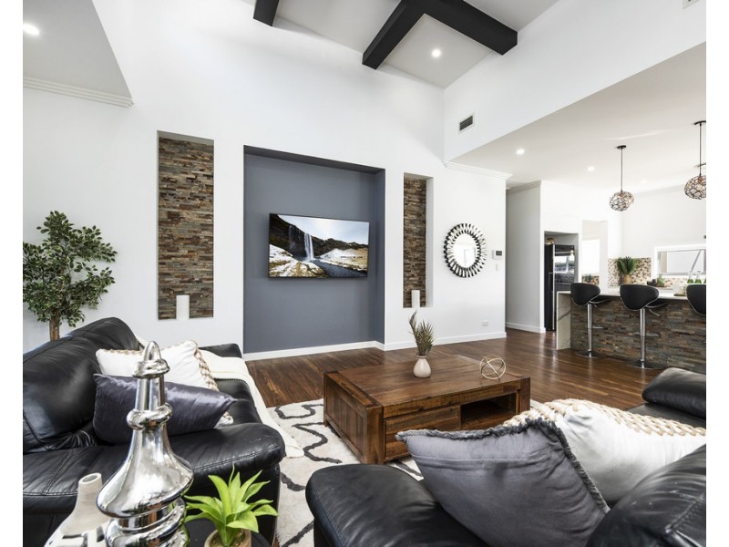 2 Ganton Way, Luddenham NSW 2745