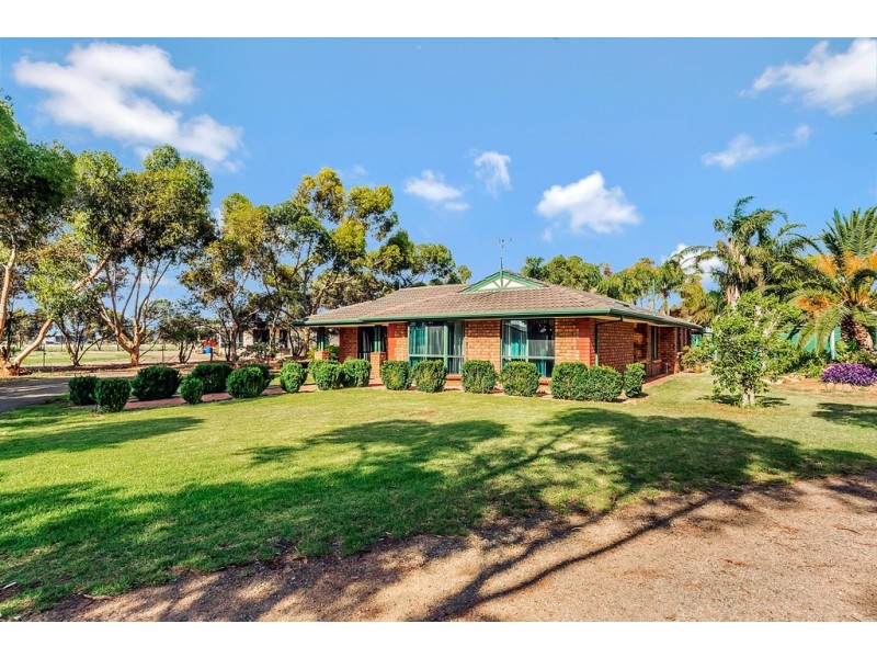 4 RACECOURSE ROAD, Balaklava SA 5461