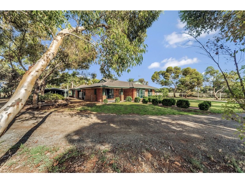 4 RACECOURSE ROAD, Balaklava SA 5461