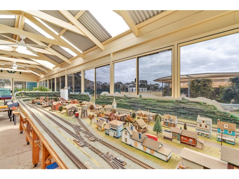 213 HAYMAN ROAD, Lewiston SA 5501