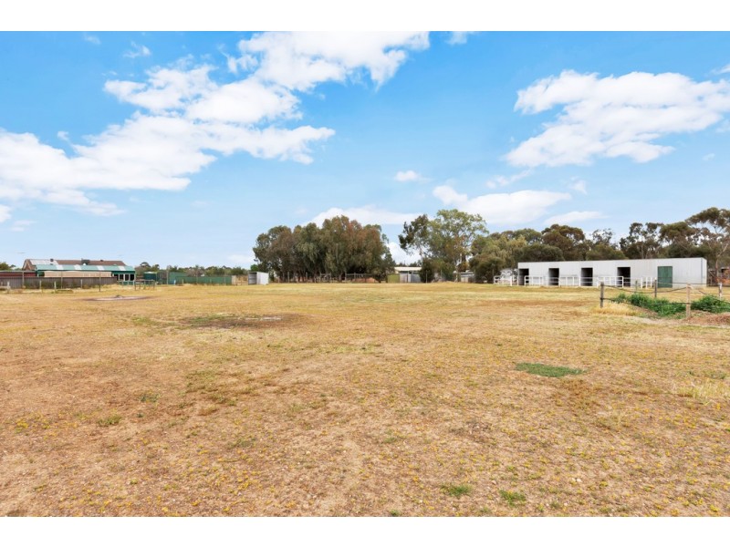 213 HAYMAN ROAD, Lewiston SA 5501