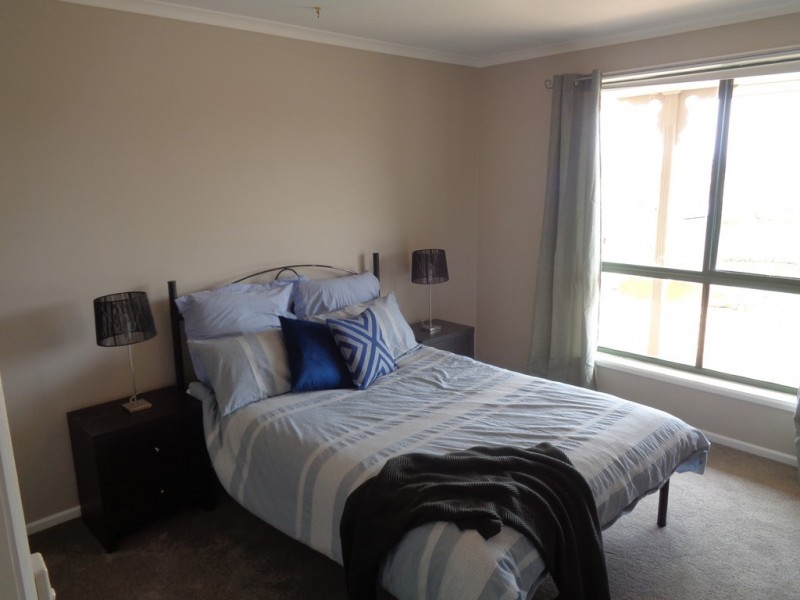 1 FALCON DRIVE, Hewett SA 5118