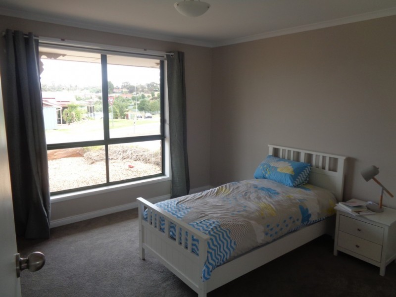 1 FALCON DRIVE, Hewett SA 5118