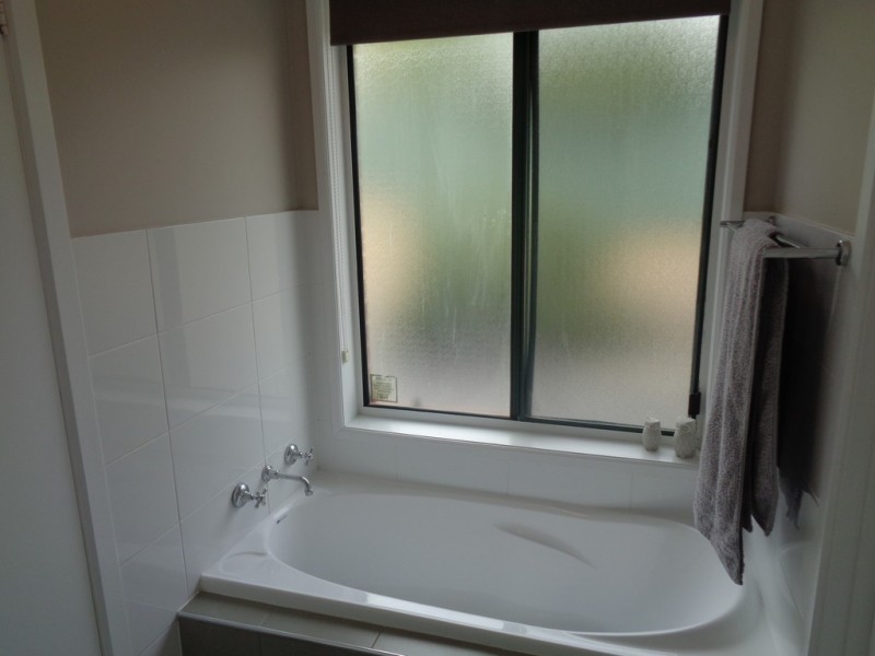 1 FALCON DRIVE, Hewett SA 5118