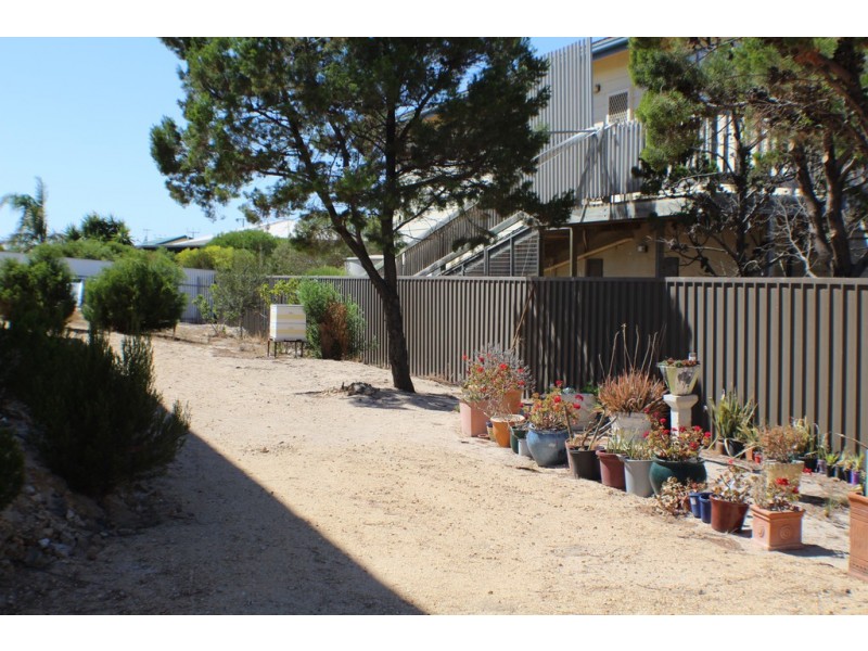 4 Petrel Crescent, Thompson Beach SA 5501