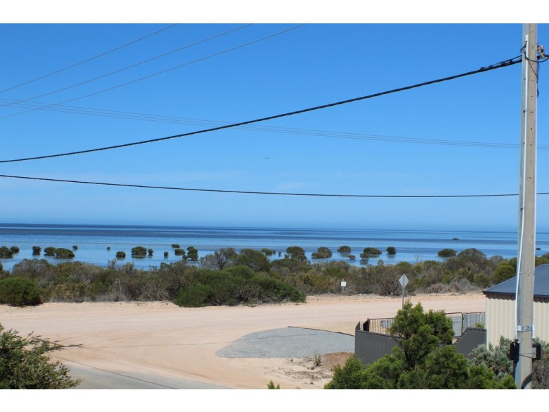 4 Petrel Crescent, Thompson Beach SA 5501