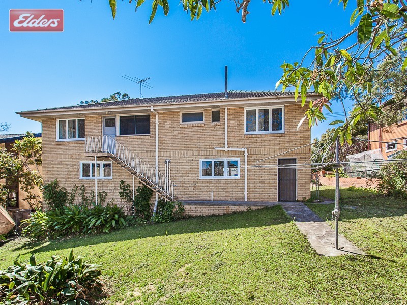 4 Finch St, Stafford Heights QLD 4053