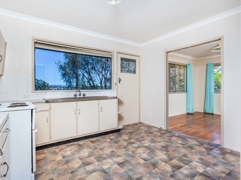 4 Finch St, Stafford Heights QLD 4053