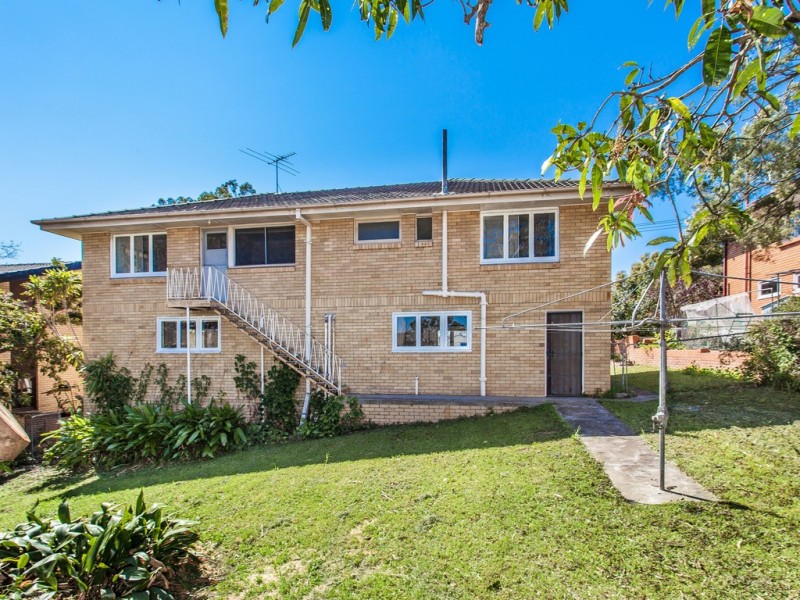 4 Finch St, Stafford Heights QLD 4053