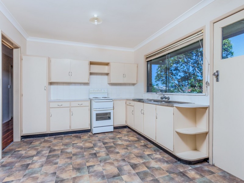 4 Finch St, Stafford Heights QLD 4053
