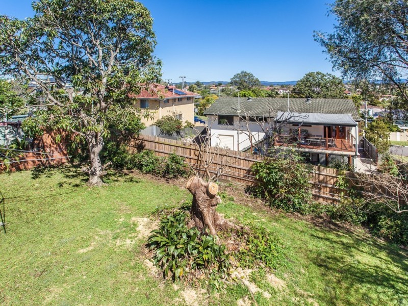 4 Finch St, Stafford Heights QLD 4053