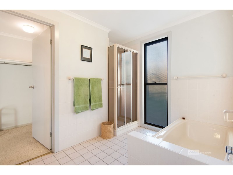 8 Eldershaw St, Everton Park QLD 4053