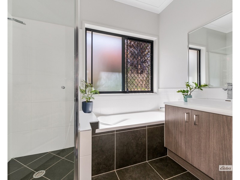 66 Ross Rd, Upper Kedron QLD 4055