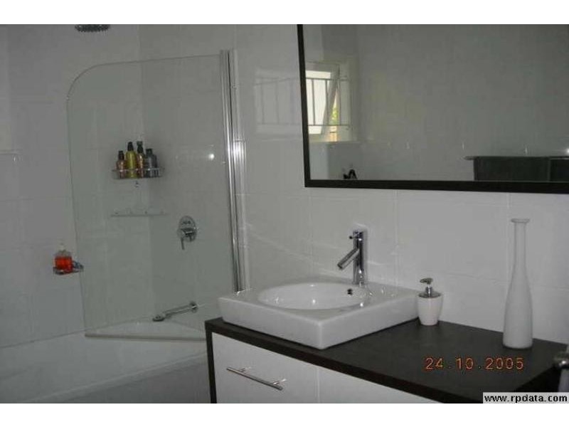 8 Coleridge Street, Stafford Heights QLD 4053