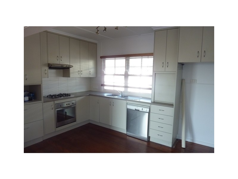 8 Coleridge Street, Stafford Heights QLD 4053