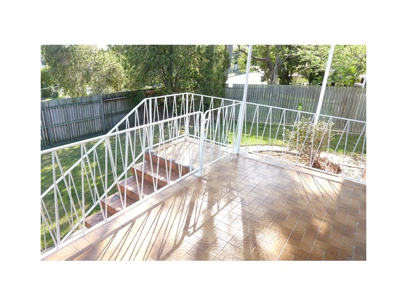 8 Coleridge Street, Stafford Heights QLD 4053