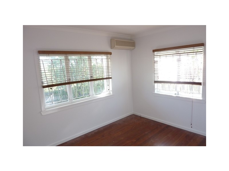 8 Coleridge Street, Stafford Heights QLD 4053