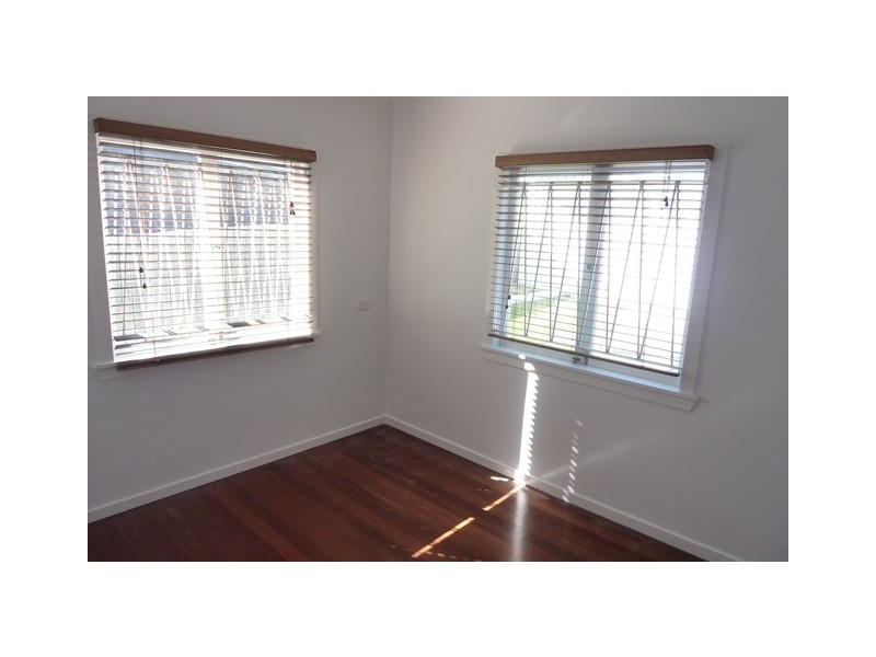 8 Coleridge Street, Stafford Heights QLD 4053