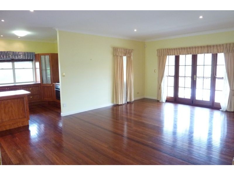 14 Woodtop Court, Ferny Hills QLD 4055