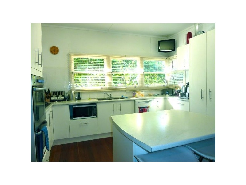 16 Yates Ave, Ashgrove QLD 4060