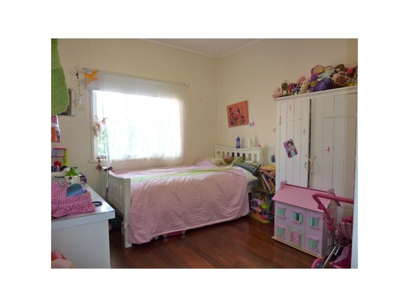 16 Yates Ave, Ashgrove QLD 4060