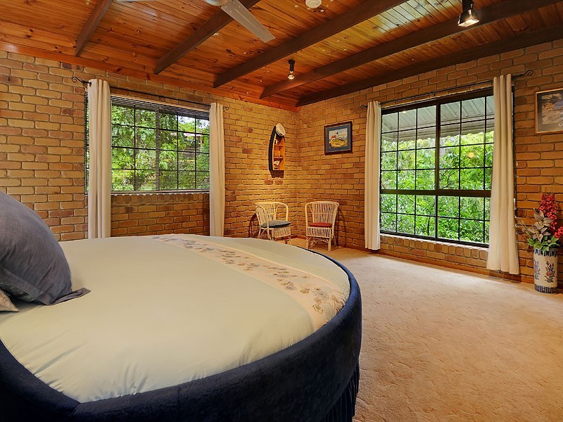 32 Owarra Avenue West, Ferny Hills QLD 4055