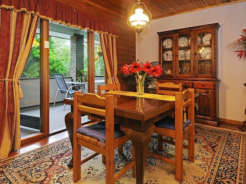 32 Owarra Avenue West, Ferny Hills QLD 4055