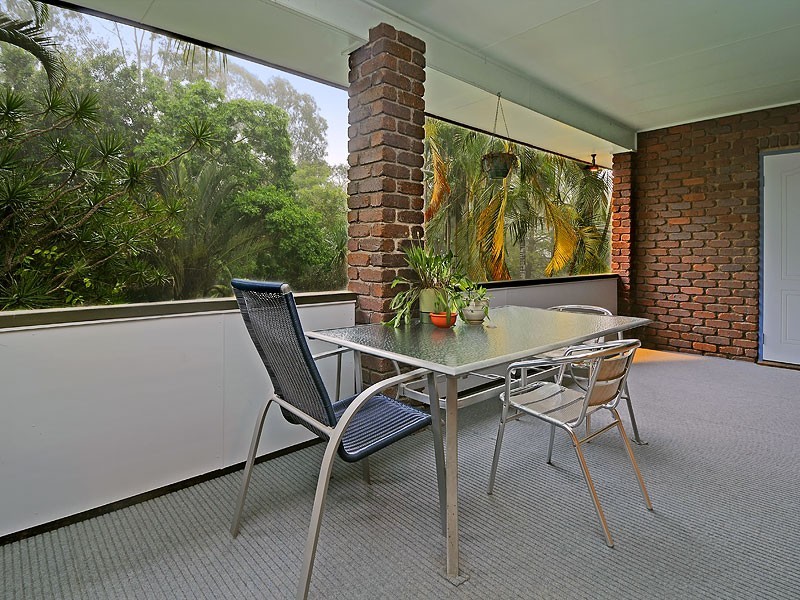 32 Owarra Avenue West, Ferny Hills QLD 4055